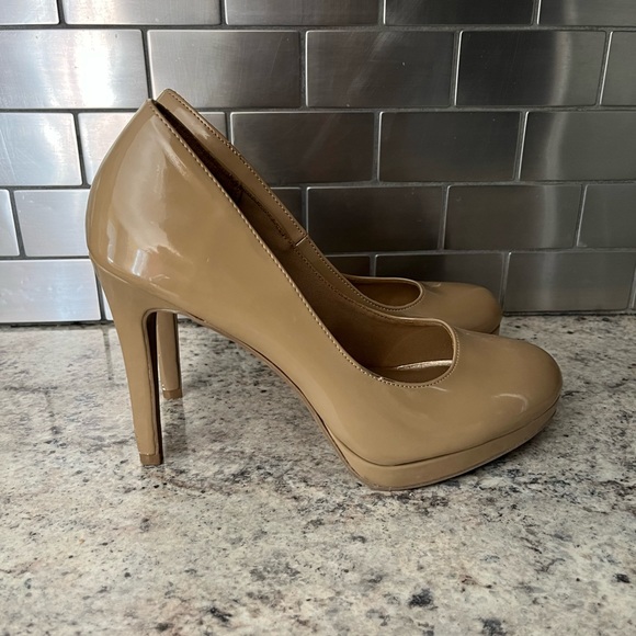 Beige heels - Picture 2 of 5